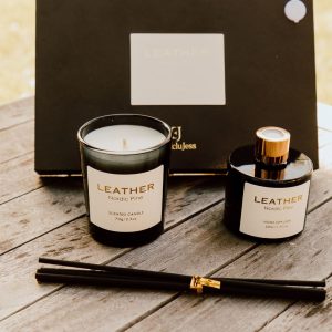 Nordic Pine leather feel gift pack: geurkaars en geurstokjes, foto 6